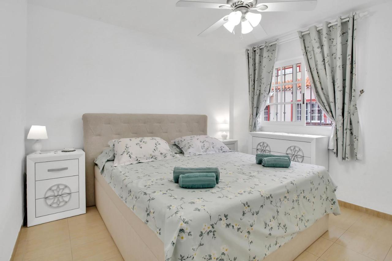 Top Floor, Sea View, Huge Terrace, Heated Pool, Garage Los Cristianos  Exterior foto